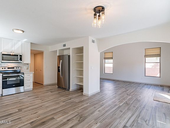 3rd image of 4131 E Contessa St