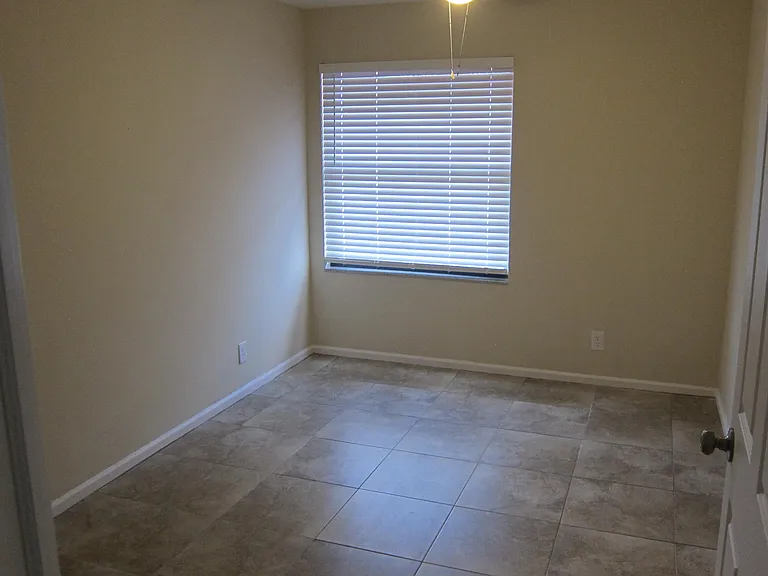 1517 Woodbridge Lakes Cir — Photo 16