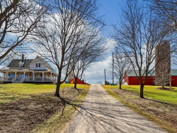 40W639 Russell Rd, Elgin, IL 60124