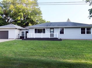 620 W 2nd St, Genoa, IL 60135