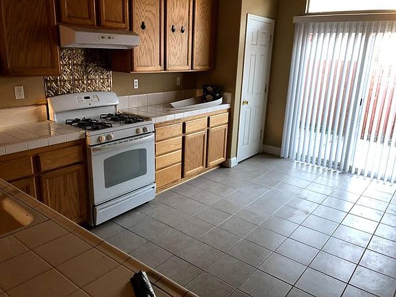 3rd image of 307 Dragonfly Cir