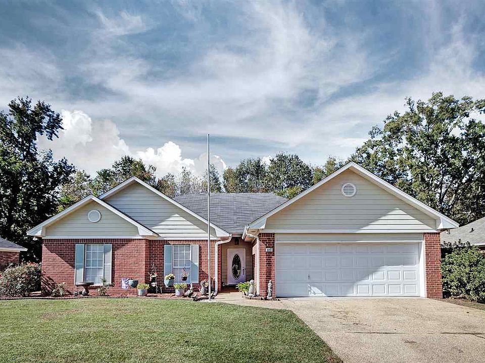1st image of 323 White Oak Dr