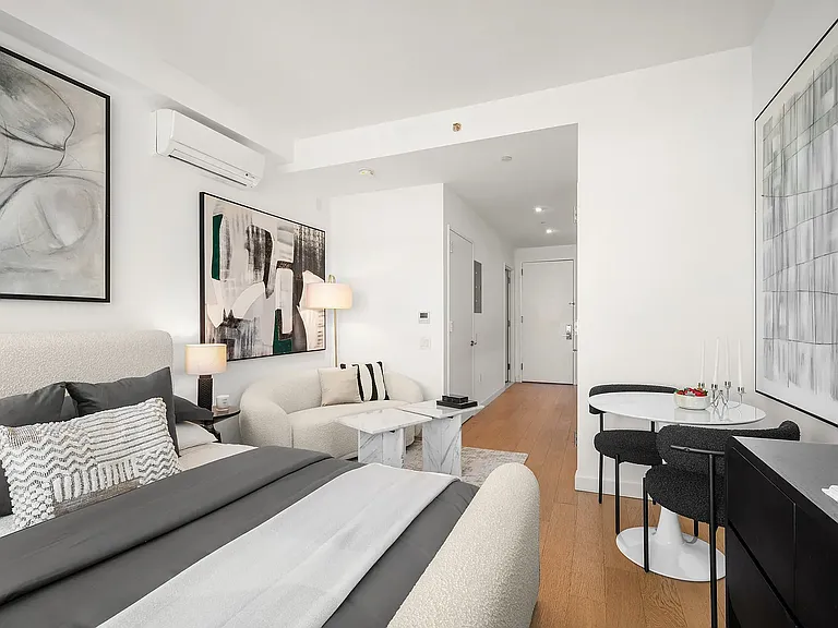 123 Linden Blvd #H12M — Photo 2