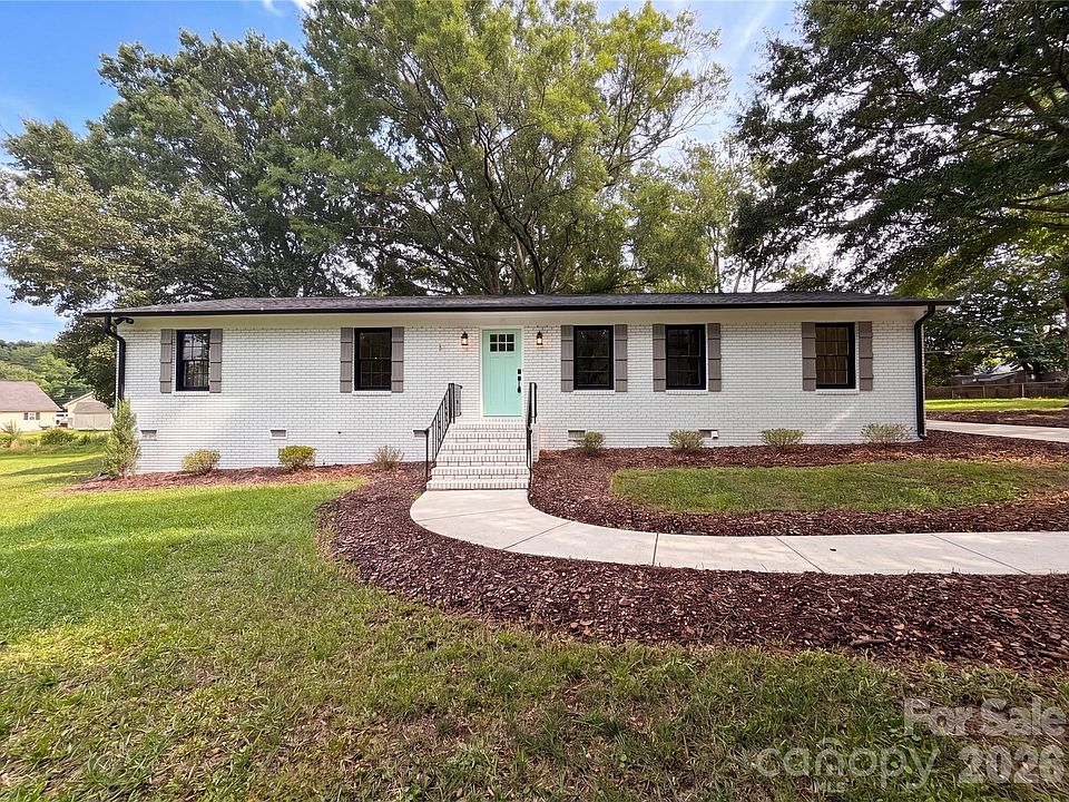 1st image of 141 Greenbriar Dr