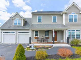 31 Plantation Dr, Tiverton, RI 02878