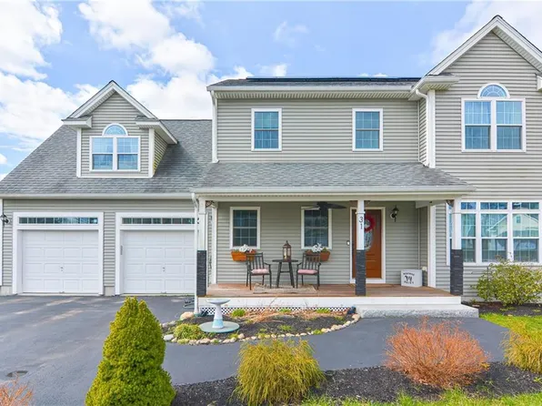31 Plantation Dr, Tiverton, RI 02878