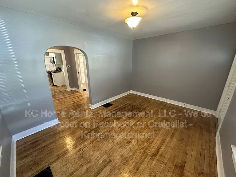 5233 E 6th St #1 — Photo 12
