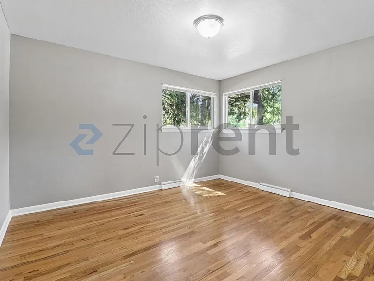 633 E Stuart St — Photo 15