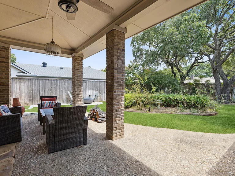 1428 Chatsworth Ln — Photo 23