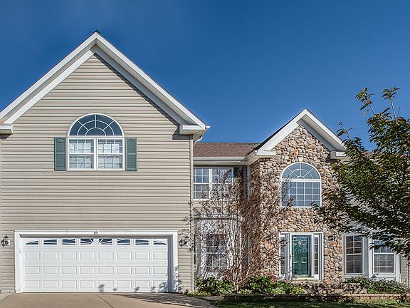 3rd image of 8 Scotland Cir