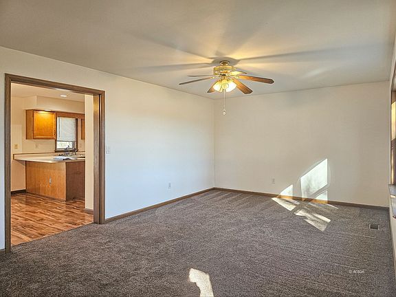 2nd image of 130 Pine St