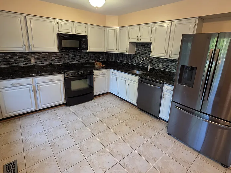 10952 Bloomingdale Dr — Photo 9