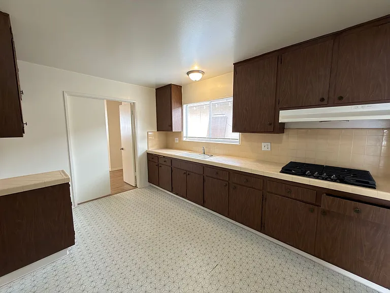 348-350 S Bedford Rd — Photo 7