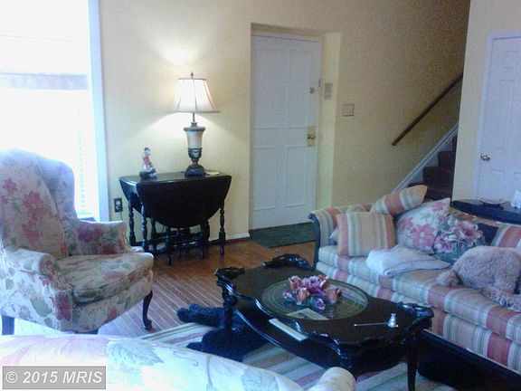 LIVING ROOM ENTRANCE