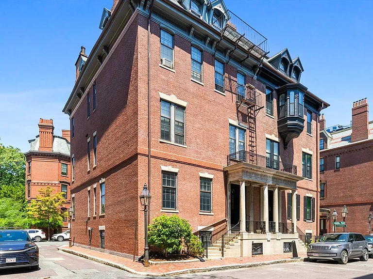 2 Otis Pl #1 — Photo 1