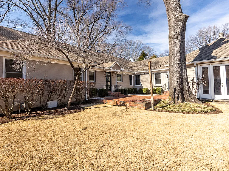 500 Colonial Rd — Photo 33