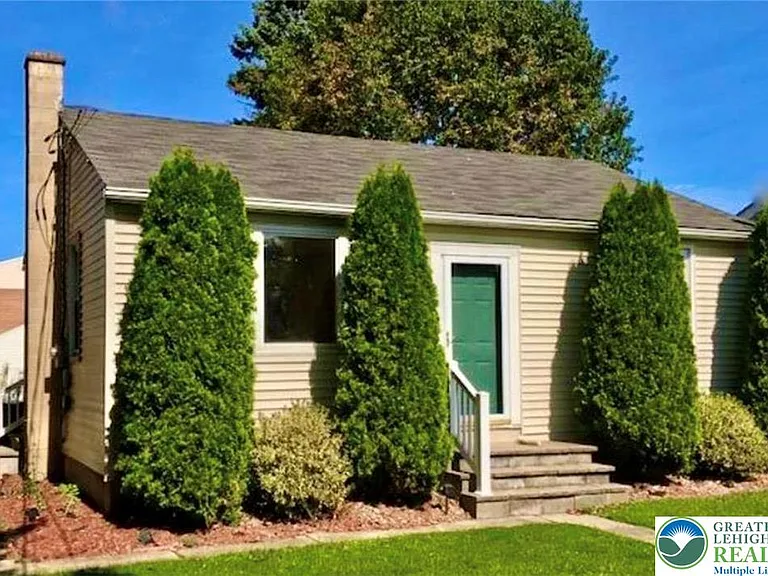 121 E Union St — Photo 1