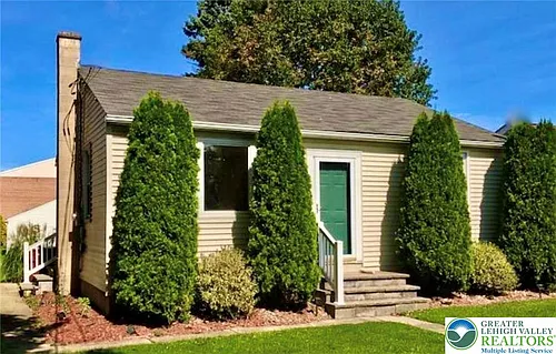 121 E Union St Photo 1