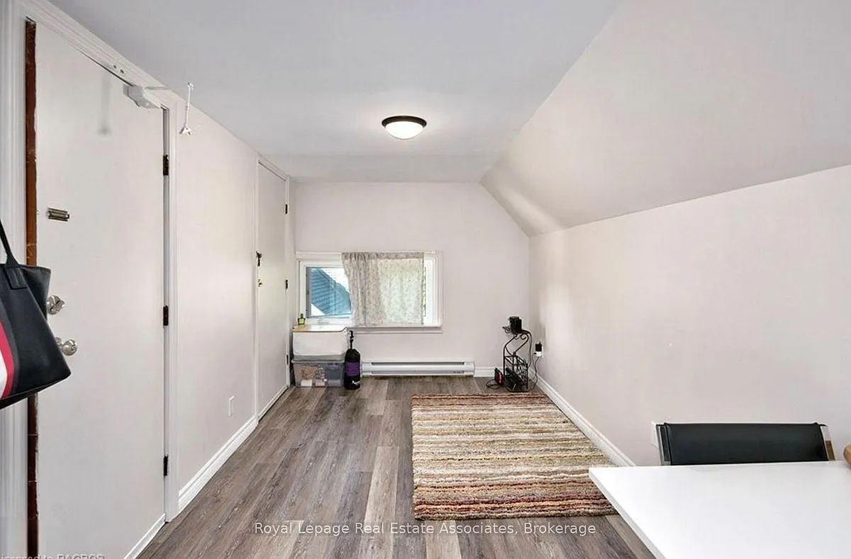 Building Photo - 1114 4th Ave E #3