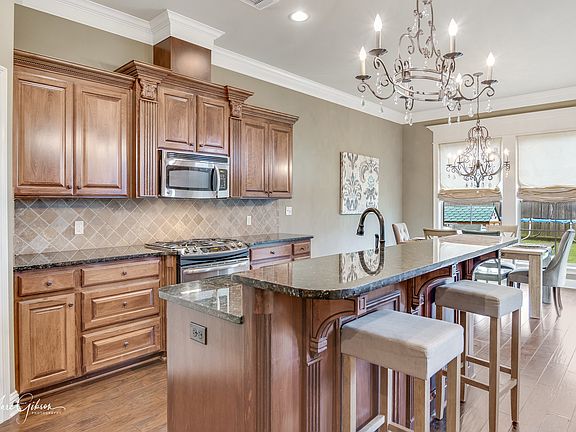5th image of 913 Royal Cir