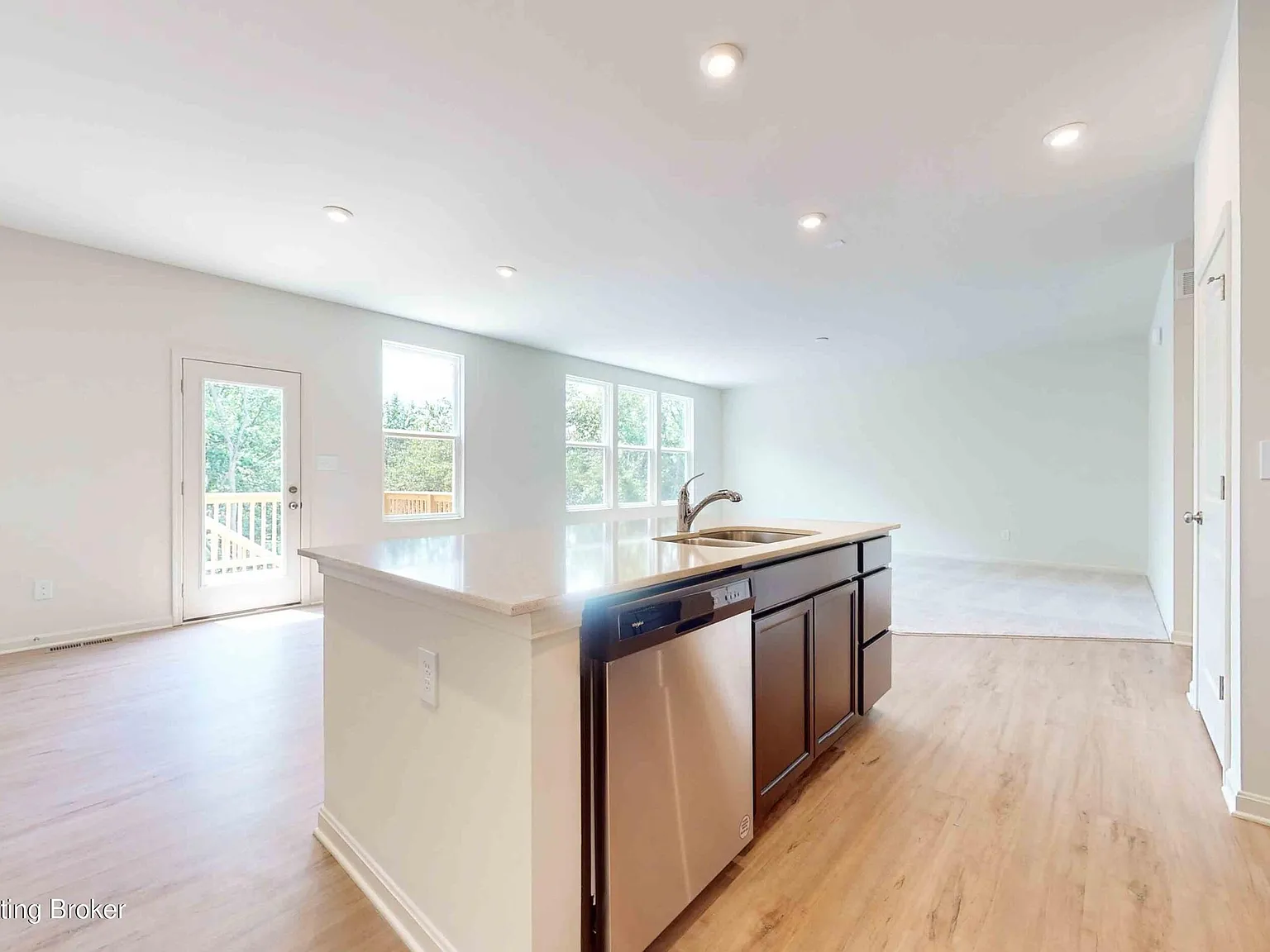 3 bed, 2.5 bath, 2605 sqft, $2,900 — Photo 4