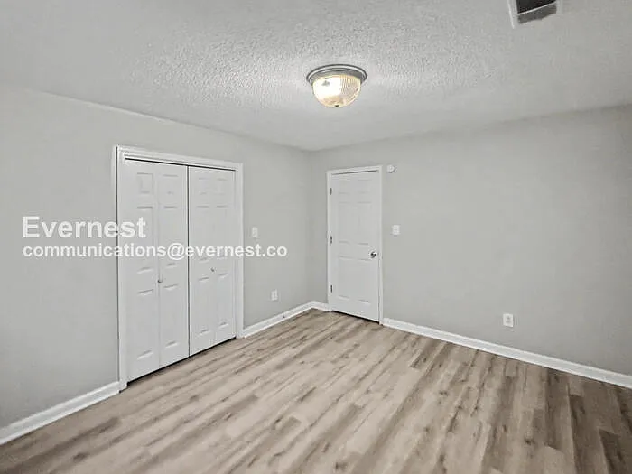 1104 Oak Creek Trl — Photo 14