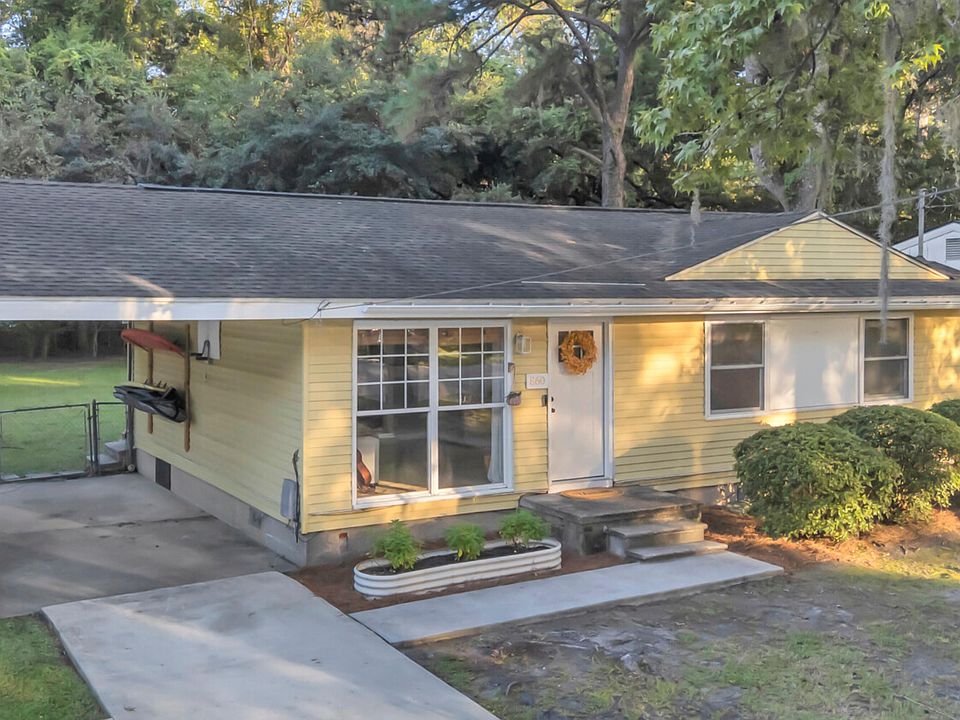 1st image of 860 Savage Rd