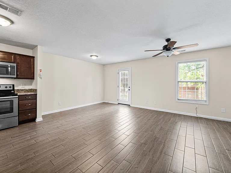 754 Robb Ave — Photo 4
