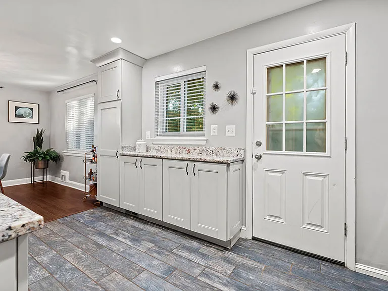 7200 Carol Ln — Photo 9