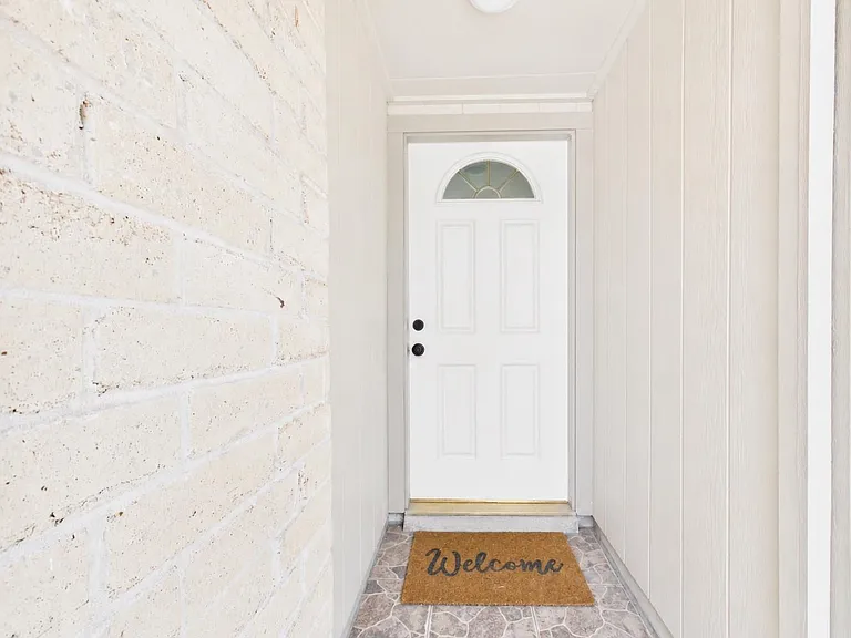 9918 Peachridge Dr — Photo 3