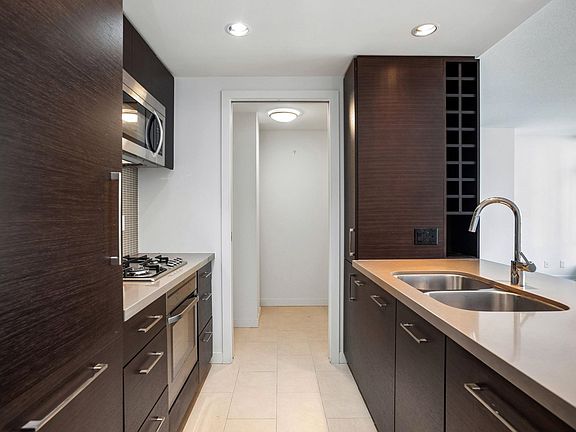 5th image of 833 Homer St #610