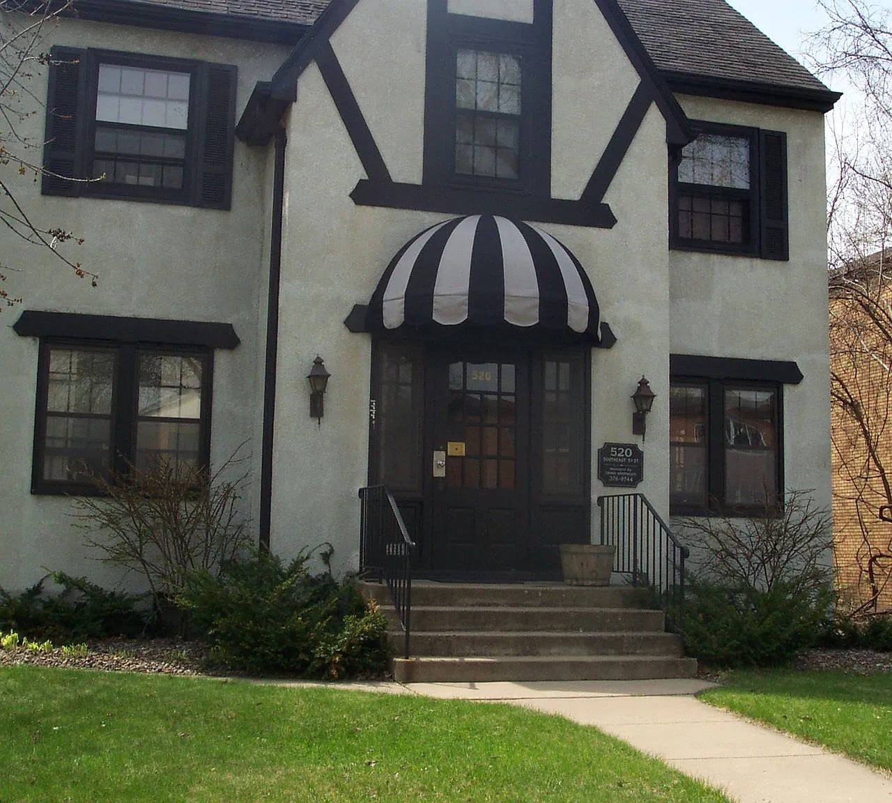 Marcy Homes Neighborhood Apartment — Photo 1
