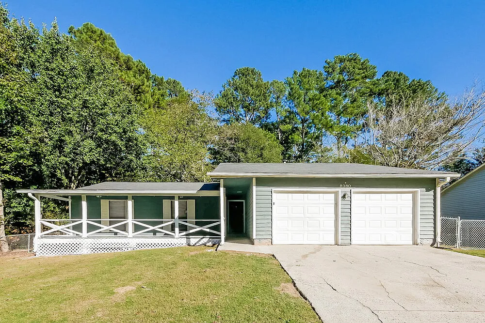 3 bed, 2.0 bath, 1422 sqft, $1,820 — Photo 1