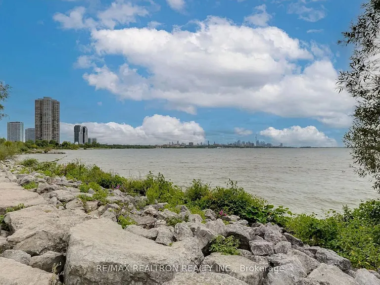 2230 Lake Shore Blvd W #801 — Photo 28