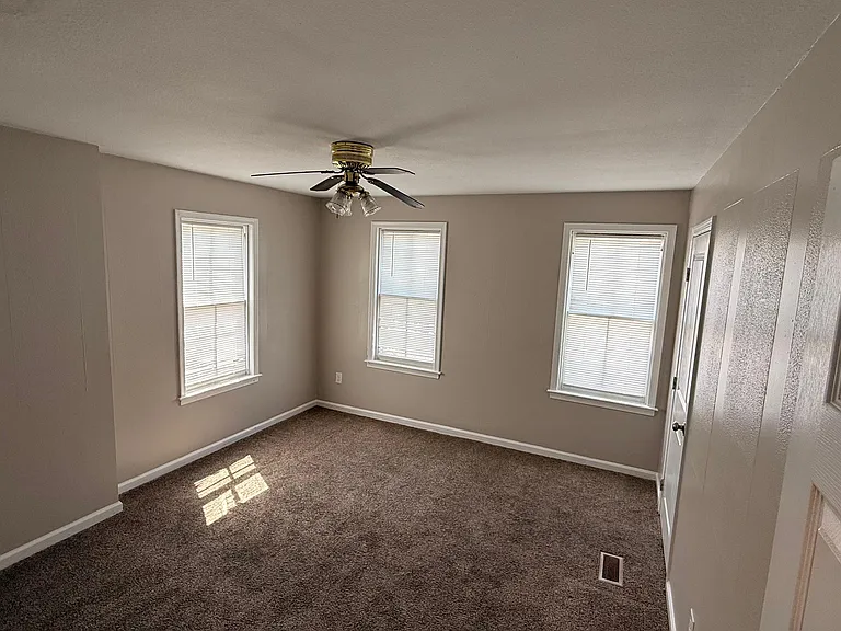 338 Jefferson St — Photo 7