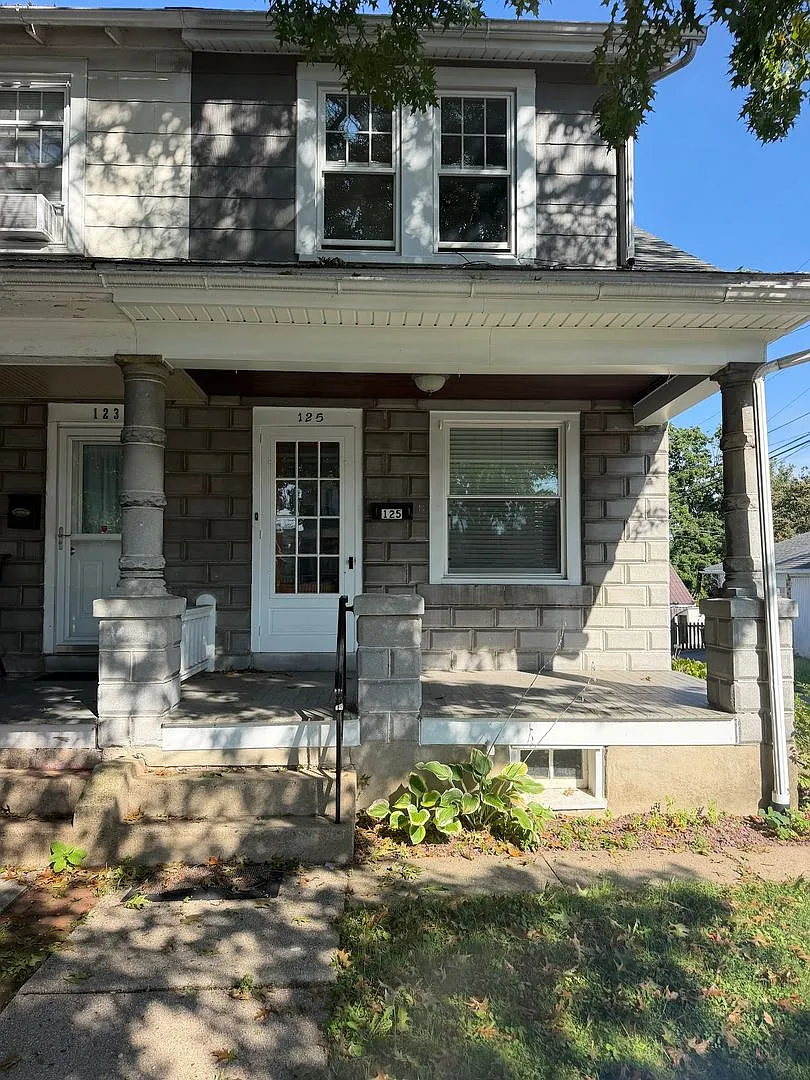 2 Bedroom House For Rent — Photo 1