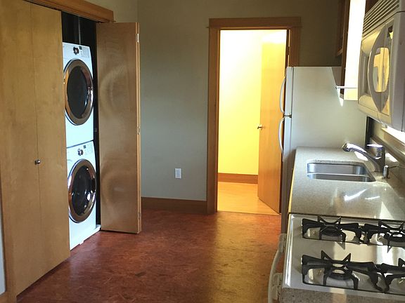 Kitchen, washer/dryer