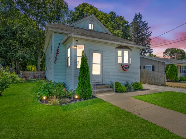 16 Douglas Rd, Gardner, MA 01440