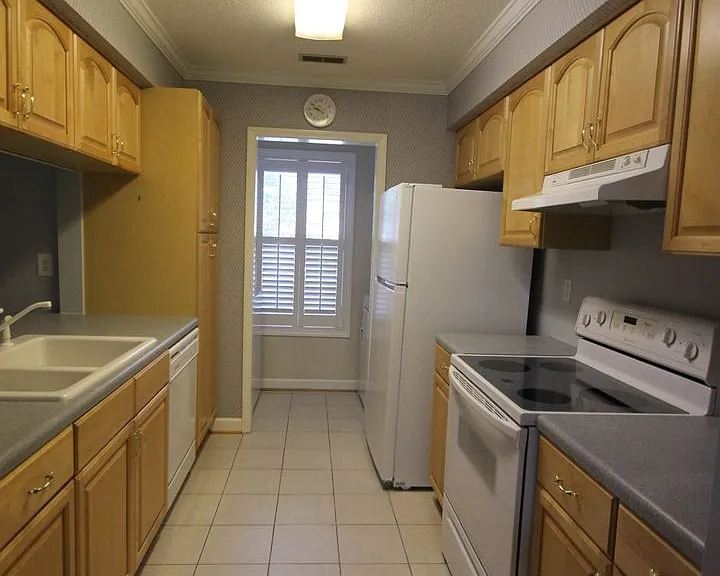 806 Beech Dr — Photo 16