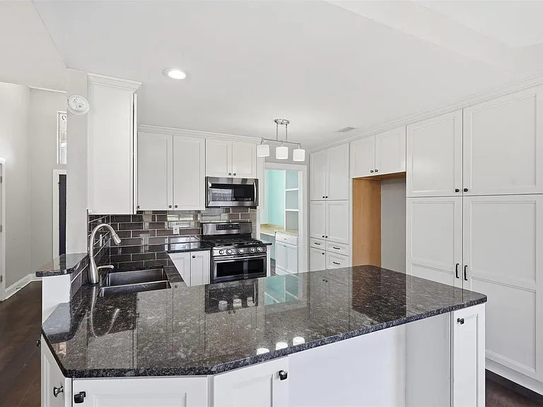410 Roundabout Dr — Photo 12