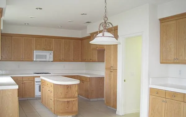 3 bed, 2.5 bath, 2159 sqft, $2,900 — Photo 3