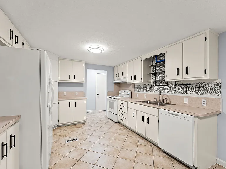 7002 Garden St — Photo 10