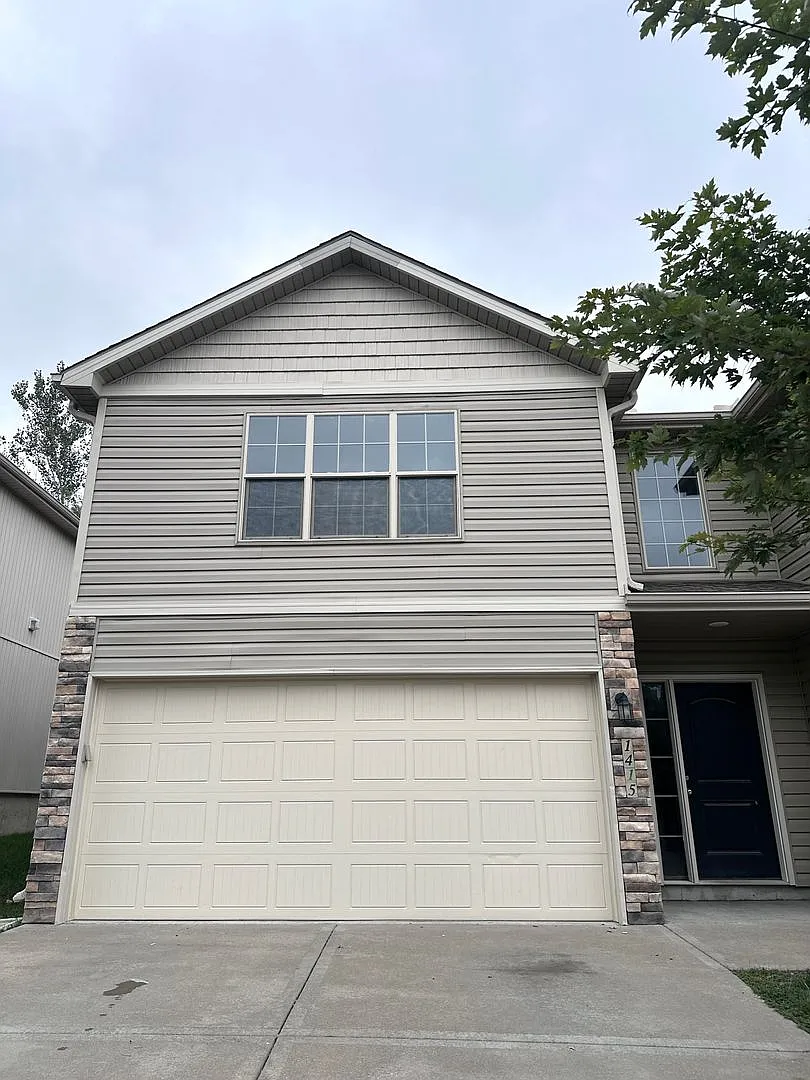 3 Bed | 2.5 Bath | 2 Car Garage Townhome in Grain Valley — Photo 2
