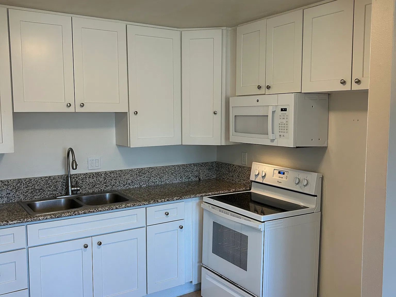 1 bed, 800 sqft, $2,295 — Photo 4