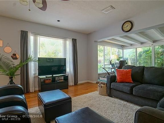 3rd image of 200 NE 16th Pl