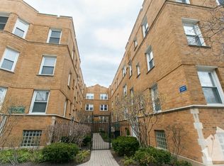 628 W Roscoe St, Chicago, IL 60657
