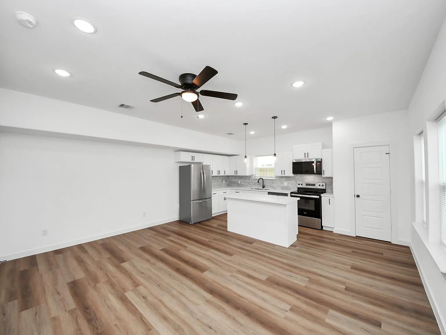 3 bed, 2.5 bath, $1,850 — Photo 4