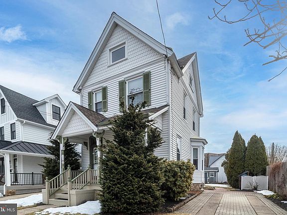 4th image of 190 Decatur St