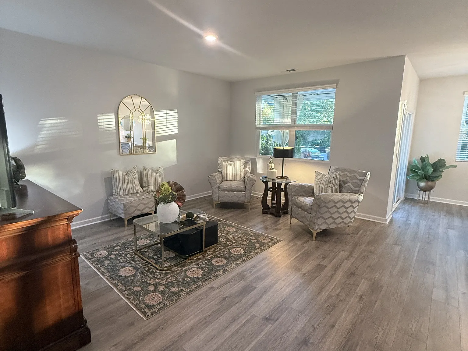 3 bed, 2.0 bath, 1615 sqft, $2,995 — Photo 3