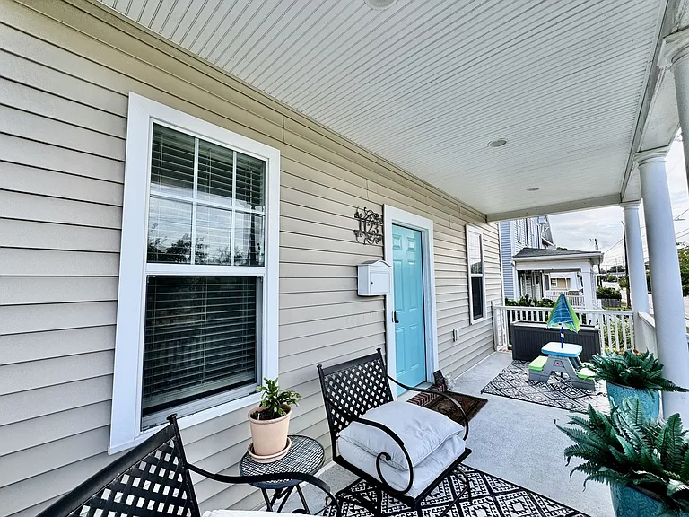 1123 W Ocean View Ave — Photo 6